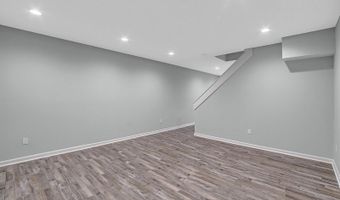 305 Mountainside Dr, Alloway, NJ 07422