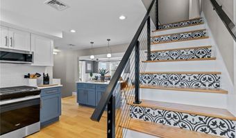 20 Summer St 2, Newport, RI 02840