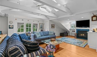 718 Bellevue Ave 5, Newport, RI 02840