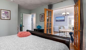 28 Palm Beach Ave, Narragansett, RI 02882