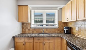 304 Deal Lake Dr 32, Asbury Park, NJ 07712