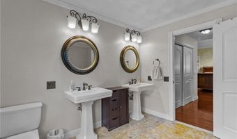 10 Lantern Brook Dr, Lincoln, RI 02865