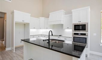 1 Nairn Ln, Bella Vista, AR 72715