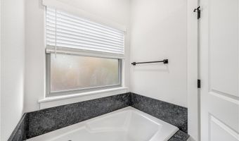 100 Selkirk Dr, Bella Vista, AR 72715