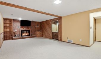 212 Country Club Ln, Altoona, WI 54720