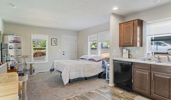 1 Corral Ln #54, Ashland, OR 97520