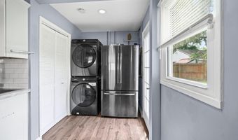 8 Mayhall St, Albany, NY 12205