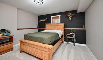 206 Park Ave, Altura, MN 55910