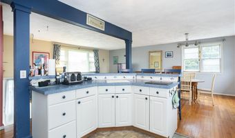37 Squantum Dr, Middletown, RI 02842