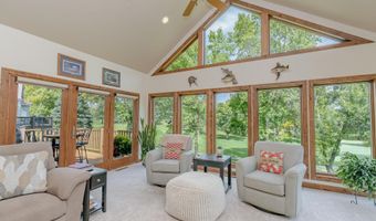 932 Emerald Pines Dr, Arnolds Park, IA 51331