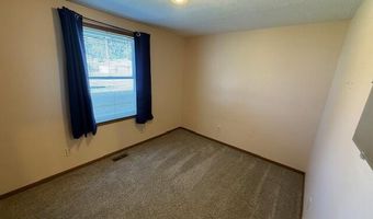 212 N Simon St, Ada, OH 45810