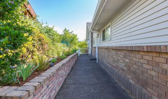 461 S Home Ct, Rockaway Beach, OR 97136