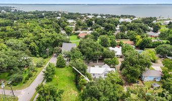 103 Oak Dr, Bay St. Louis, MS 39520
