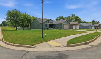 623 Autumn Dr, Altoona, WI 54720