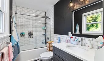 4 James St, Middletown, RI 02842