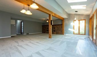 19121 Brewster Rd, Aurora, OH 44202