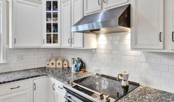 355 WESTVIEW Dr, Akron, PA 17501
