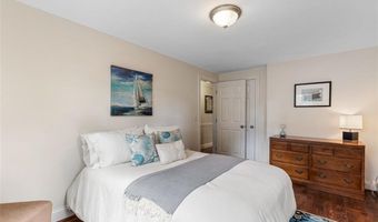 15 Zephyr Ln, Barrington, RI 02806