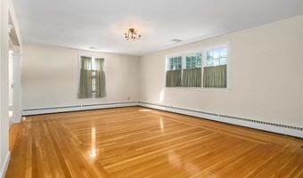 35 Greenfield Rd, Cumberland, RI 02864