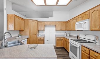 22163 Broken Lance Rd, Apple Valley, CA 92307