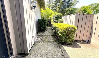 250 Laurel Cir 13, Aurora, OH 44202