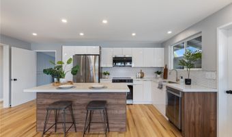 614 Kalolina St A, Kailua, HI 96734