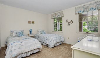 11 Tanglewood Dr, Danbury, CT 06811