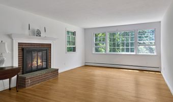 3 Deerfield Dr, Clinton, CT 06413