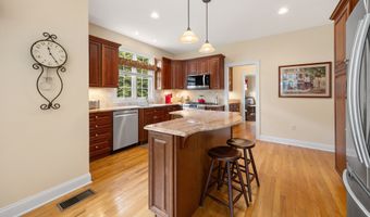 13 Stonegate Cir, Cheshire, CT 06410