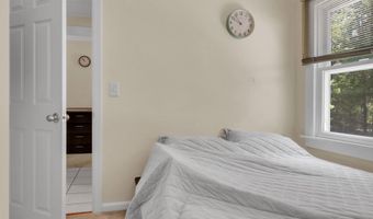 9 Middle Road Ext, Standish, ME 04084