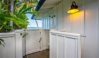 1586 Mokulua Dr, Kailua, HI 96734