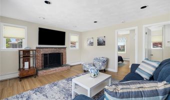 106 N River Dr, Narragansett, RI 02882
