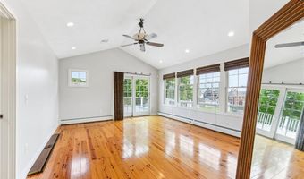 18 Anawan Ave, Narragansett, RI 02882