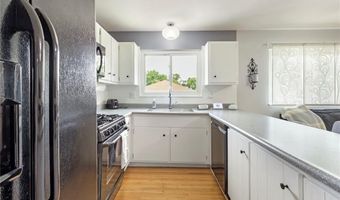 373 Sorrento Dr, Ballwin, MO 63021