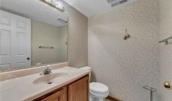 120 Ambleside Way, Amherst, OH 44001