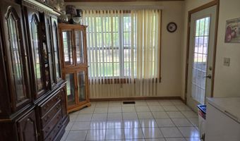 651 W Pearl St, Aurora, MO 65605