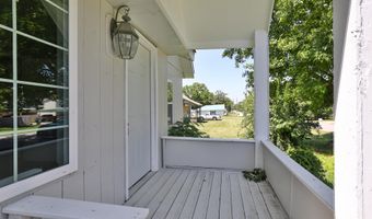 827 S Griffith Ave, Aurora, MO 65605