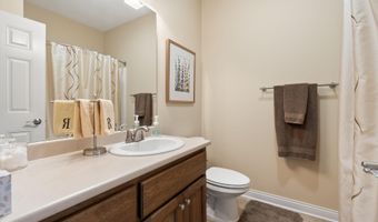 2111 Bunker Ct, Auburn, IN 46706