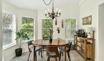 723 Reiten Dr, Ashland, OR 97520