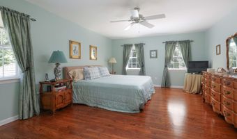 11 Lyon Rd, Middletown, NJ 07748