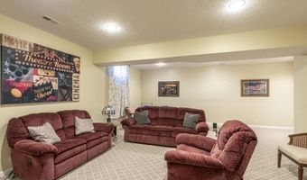 9203 Hillcrest Dr, La Vista, NE 68128