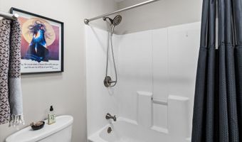 62 Hooksett Rd, Auburn, NH 03032