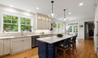 7032 WILSON Ln, Bethesda, MD 20817