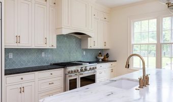 1409 Old Harrods Creek Rd, Anchorage, KY 40223