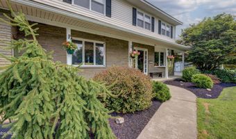 4 Fairway Ct, Albany, NY 12208