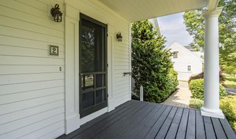 2 Sunnyfield Ln, Falmouth, ME 04105