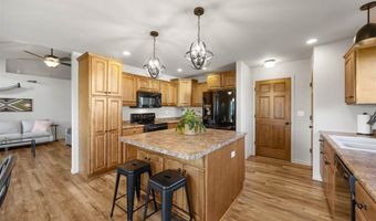 149 Country Club Ct, Anamosa, IA 52205