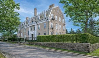 1 Oakwood Ter 7, Newport, RI 02840