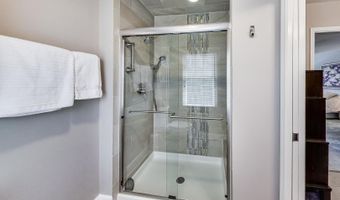 715 W Whiting Ln, Arlington Heights, IL 60004