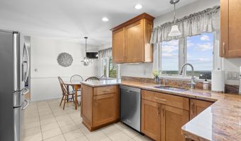 58 Lantern View Dr, Branford, CT 06405